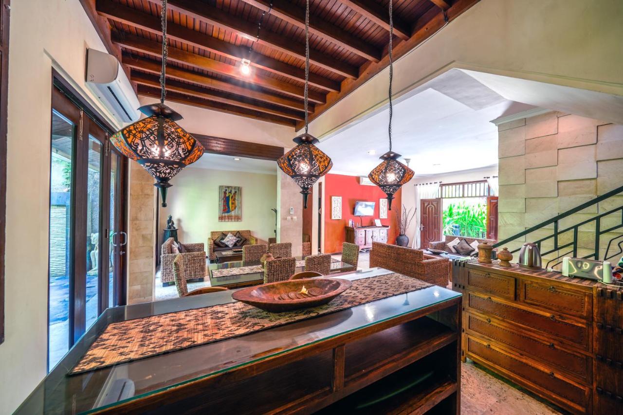 De Cinta Villa - Kuta - 5 Bedrooms - Heart Of Kuta Eksteriør billede